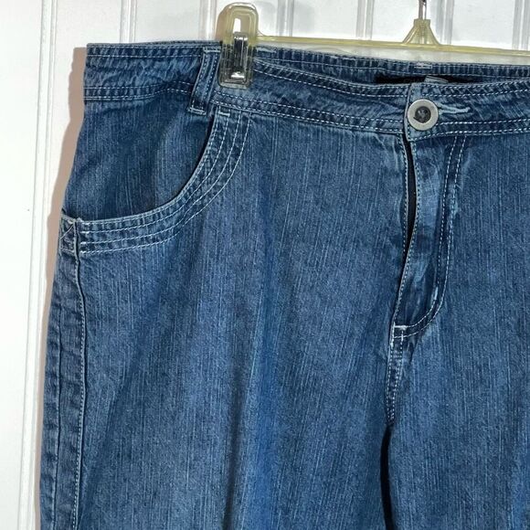 Chadwick’s Cropped Denim Jeans Women’s 12 Washed Blue Flat Front Button Details - Picture 2 of 9